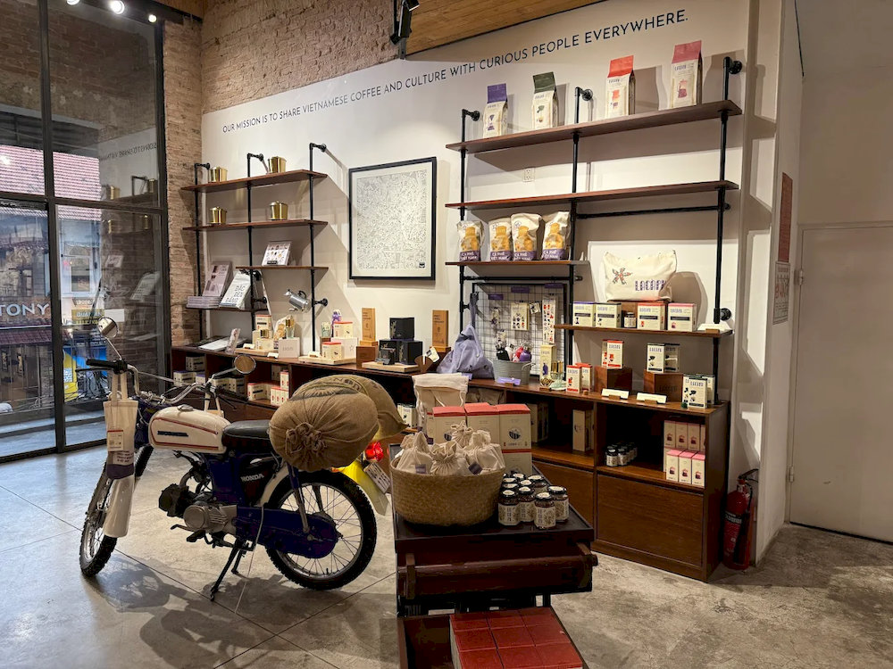 Inside, the café is mainly decorated with a coffee display area, which also regularly hosts coffee workshops